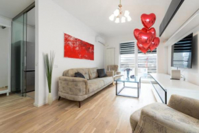 Eva - Bright Apt with Balcony near Veranda Mall